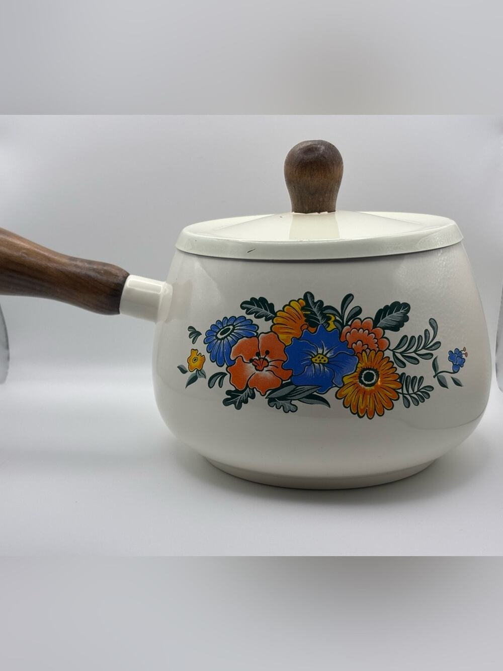 Vintage Kamenstein Floral Enamel Cast Iron Fondue Pot with Wood Handle